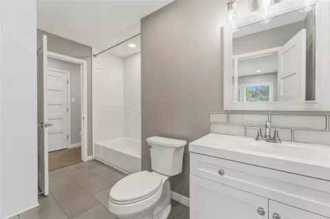 Bath - 4600 Cedar Mountain Dr, Waco, TX 76708 photo 4 of 6