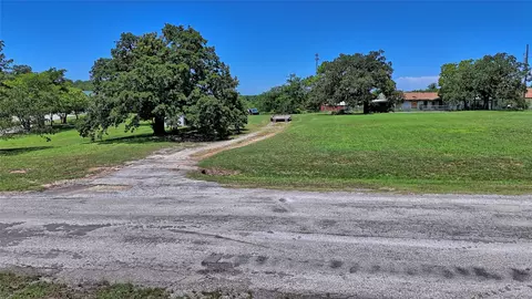 604 S Mill St, Bowie, TX 76230