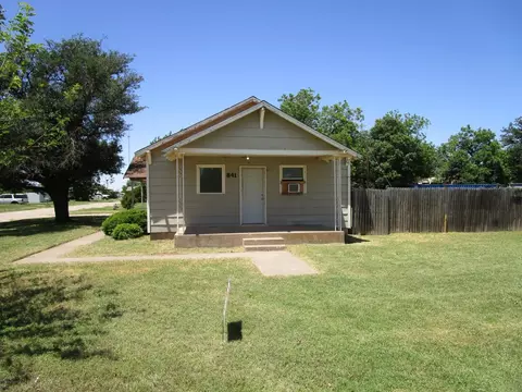 841 S 5th Ave, Munday, TX 76371