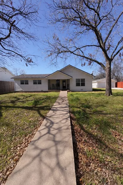 305 N Neches St, Whitney, TX 76692
