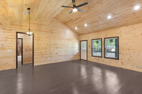 905 N Walnut St, Winnsboro, TX 75494