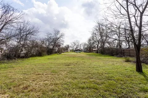 5925 Posey Ln, Haltom City, TX 76117