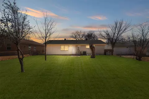 Exterior - 1419 Cascade St, Mesquite, TX 75149 photo 5 of 6