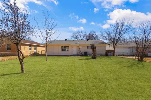 Exterior - 1419 Cascade St, Mesquite, TX 75149 photo 4 of 6