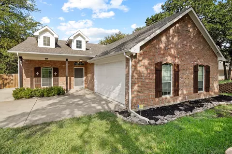537 Shady Oaks Trl, Burleson, TX 76028
