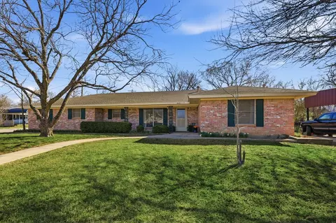 412 N Cummings Dr, Alvarado, TX 76009