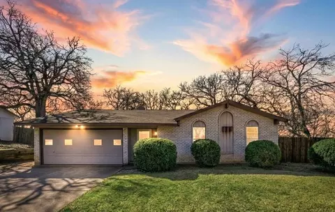 2704 Scenic Hills Dr, Bedford, TX 76021