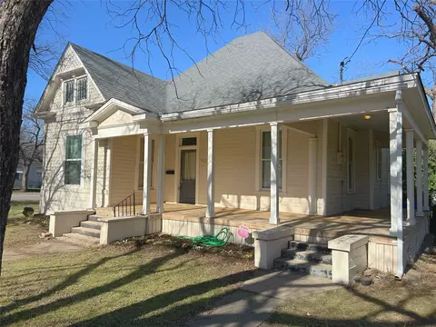 931 N 12th St, Waco, TX 76707