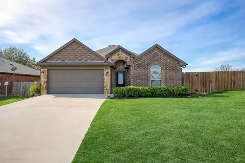 110 Hummingbird Dr, Weatherford, TX 76088