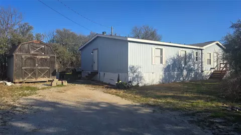 2833 Highland Rd, Springtown, TX 76082