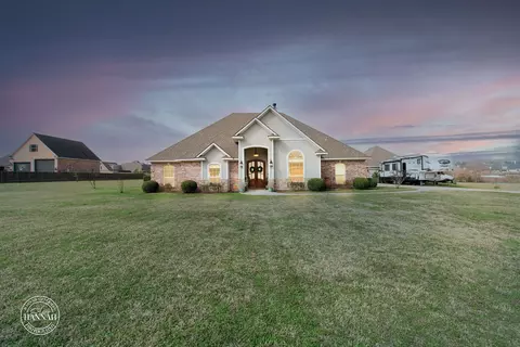 359 Hallmark Dr, Stonewall, LA 71078