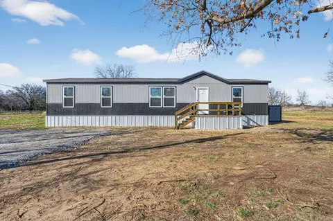 104 4th St, Graford, TX 76449