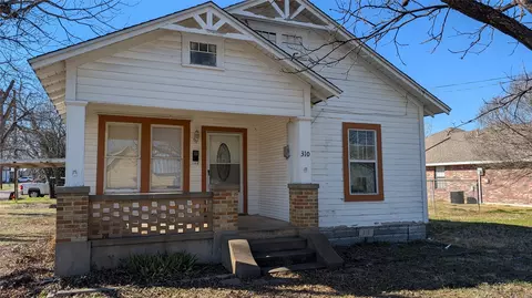 310 S Davis St, West, TX 76691