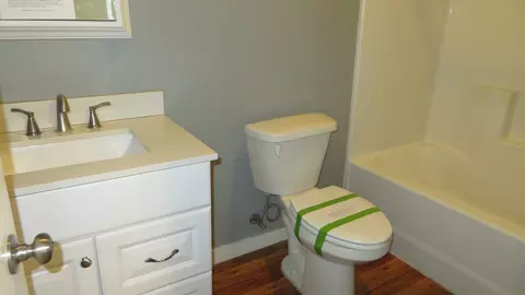 Bath - 107 Scurlock Ave, Cleburne, TX 76031 photo 3 of 3