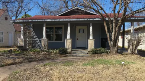 107 Scurlock Ave, Cleburne, TX 76031