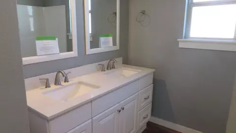 Bath - 107 Scurlock Ave, Cleburne, TX 76031 photo 1 of 3