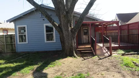 Exterior - 107 Scurlock Ave, Cleburne, TX 76031 photo 3 of 6