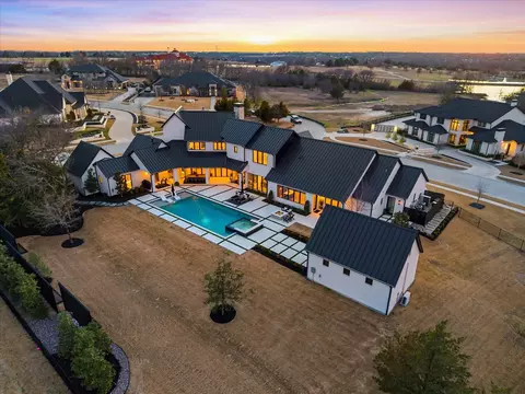450 Sunrise Ridge Dr, Heath, TX 75032