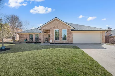 412 Elisha Dr, Bedford, TX 76021