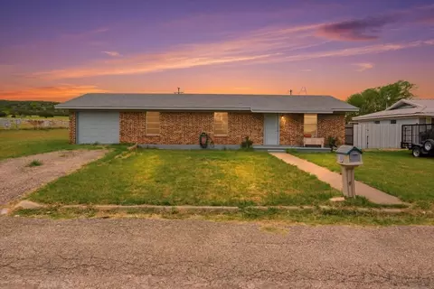 927 S Ave H, Clifton, TX 76634