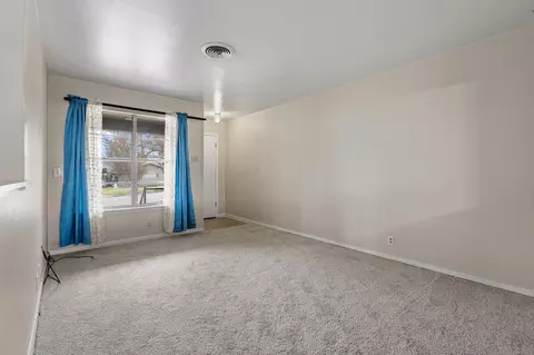 Living - 125 Mark Dr, Denison, TX 75021 photo 1 of 5
