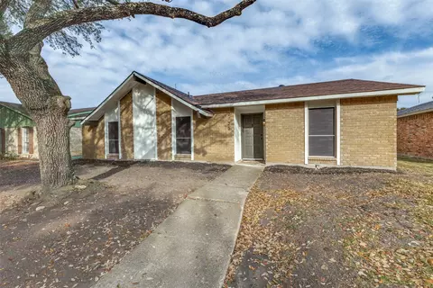 2725 Clover Valley Dr, Garland, TX 75043