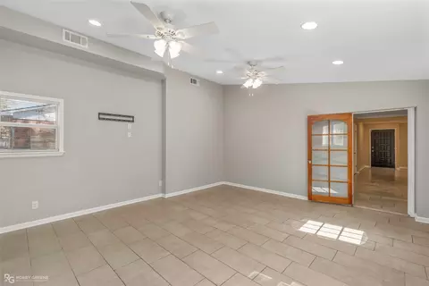 9346 Shartel Dr, Shreveport, LA 71118