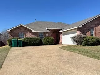 803 Parkside Dr, Cedar Hill, TX 75104