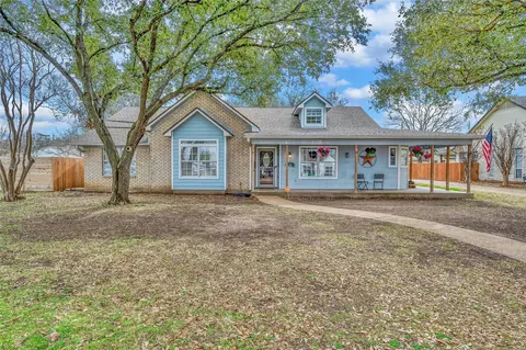724 W 4th St, Mcgregor, TX 76657