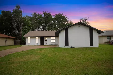 917 Park East Cir, Garland, TX 75043