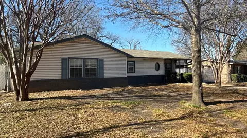 Exterior - 927 Powell Rd, Mesquite, TX 75149 photo 2 of 4