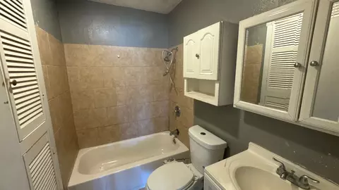 Bath - 927 Powell Rd, Mesquite, TX 75149 photo 1 of 2