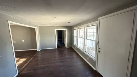 Living - 927 Powell Rd, Mesquite, TX 75149 photo 1 of 4