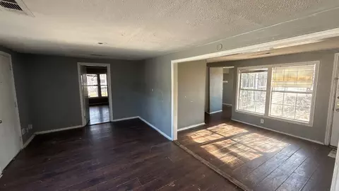 Living - 927 Powell Rd, Mesquite, TX 75149 photo 3 of 4
