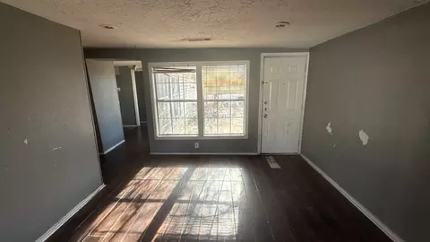 Living - 927 Powell Rd, Mesquite, TX 75149 photo 2 of 4