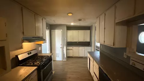 Kitchen - 927 Powell Rd, Mesquite, TX 75149 photo 1 of 2