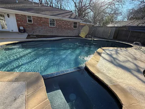 Exterior - 21 Devonshire Dr, Bedford, TX 76021 photo 6 of 7
