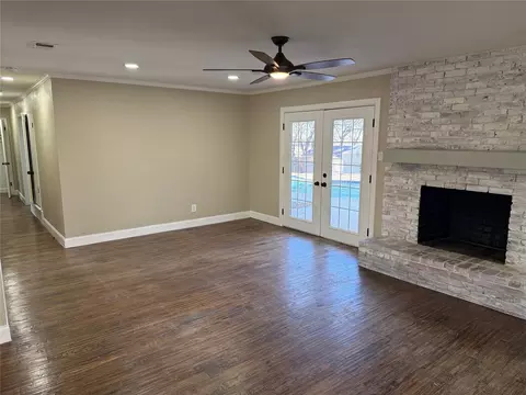 Living - 21 Devonshire Dr, Bedford, TX 76021 photo 3 of 6