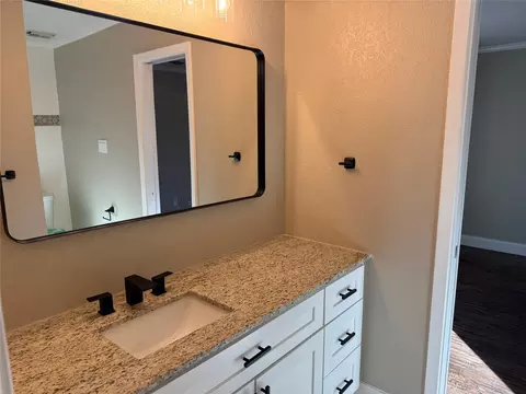 Bath - 21 Devonshire Dr, Bedford, TX 76021 photo 2 of 2