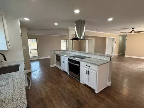 Kitchen - 21 Devonshire Dr, Bedford, TX 76021 photo 3 of 3
