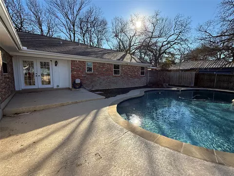 Exterior - 21 Devonshire Dr, Bedford, TX 76021 photo 4 of 7