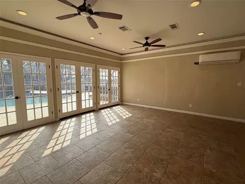 Living - 21 Devonshire Dr, Bedford, TX 76021 photo 5 of 6