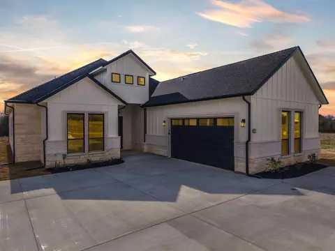 19071 White Bluff Dr, Whitney, TX 76692