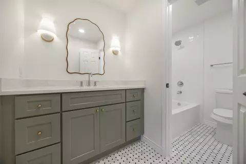 Bath - 3300 Wolfe Ct, Plano, TX 75025 photo 8 of 9