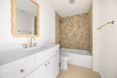 Bath - 3300 Wolfe Ct, Plano, TX 75025 photo 7 of 9