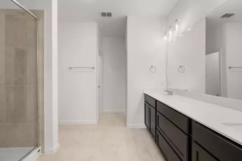 Bath - 123 Toftrees Dr, Cleburne, TX 76031 photo 2 of 4