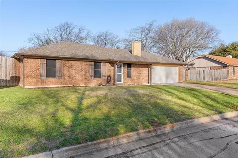 432 Post Oak Ln, Burleson, TX 76028