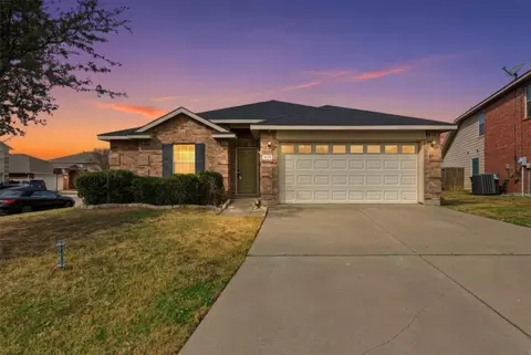 1613 Grassy View Dr, Fort Worth, TX 76177