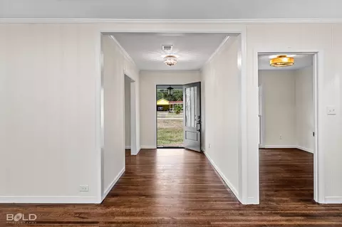 Entry Way - 619 E Palmetto Ave, Plain Dealing, LA 71064 photo 2 of 2