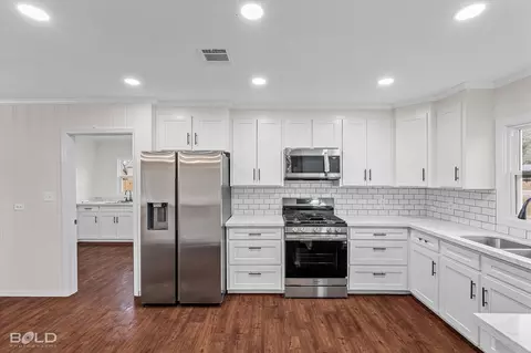 Kitchen - 619 E Palmetto Ave, Plain Dealing, LA 71064 photo 4 of 4